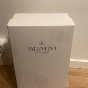 Valentino Garavani skokartong - 😁