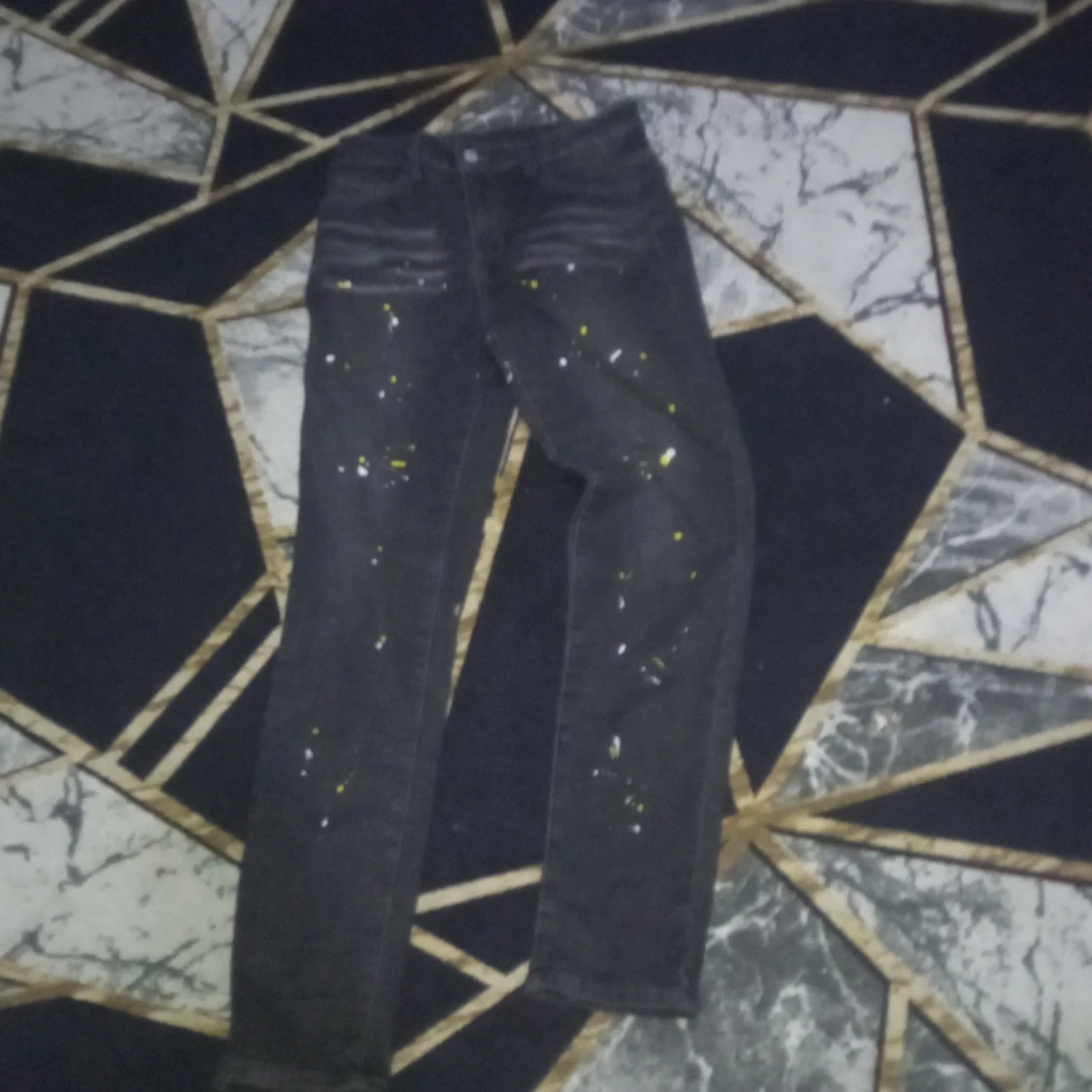 Svarta jeans med glittriga detaljer