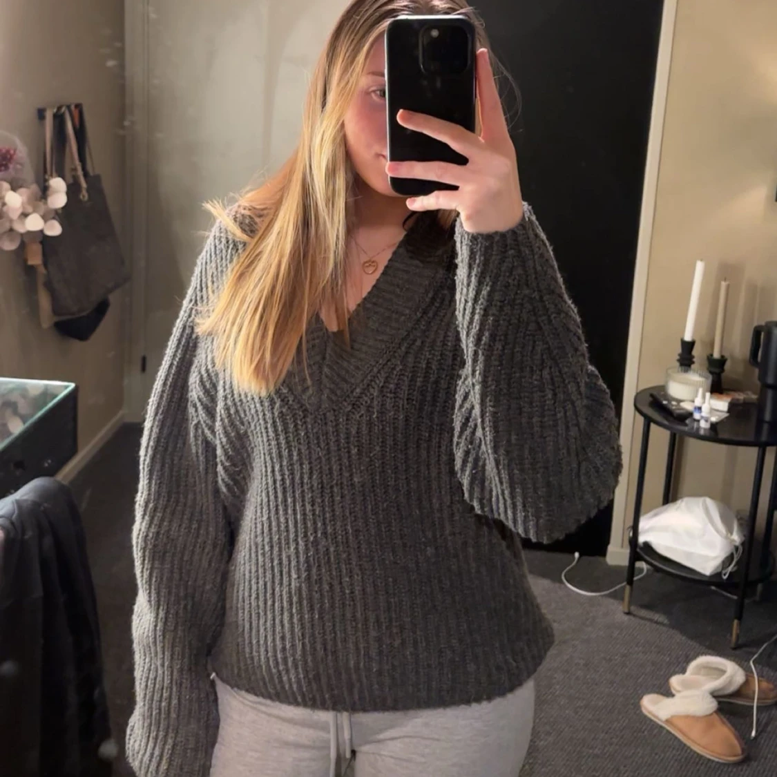 Grå stickad tröja - 1