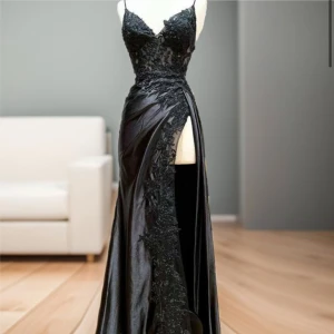 Balklänning från Flormiss - Stl M (38) , går att knyta och spänna åt i ryggen med snörning. Materialet känns ej billigt. Beställde fel storlek så är aldrig använd och förpackning finns kvar. Skriv för frågor eller fler bilder! 