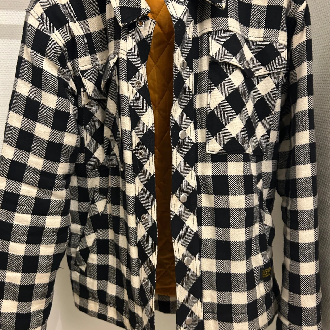 Svartvit rutig jacka från Vaillent