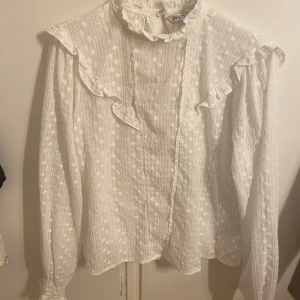 Blus - Såå nice blus från zara, knappt använd 