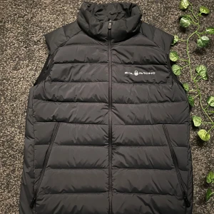 Sail racing - Sail racing dunväst | Nästan helt oanvänd använd 1-2 gånger | storlek är 160| Nypris: 1500kr | mitt pris: 799kr | Vid frågor är det bara att höra av sig!