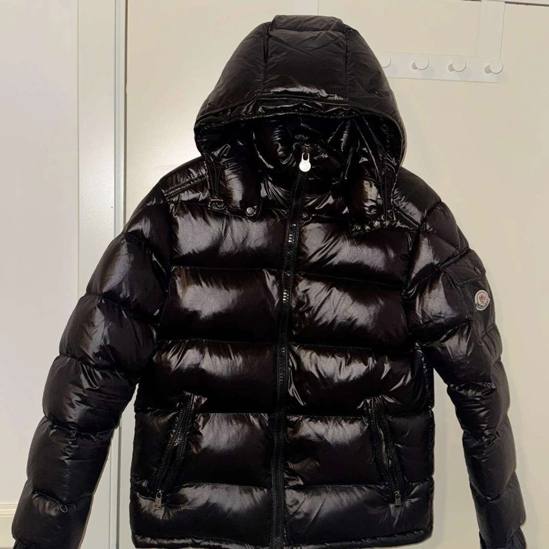 Svart dunjacka från Moncler