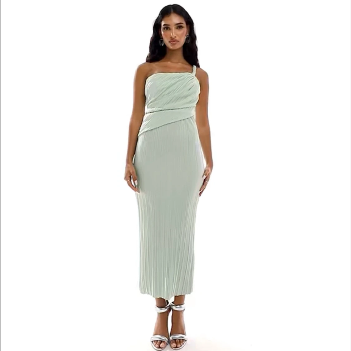Ljusgrön axelbandslös klänning