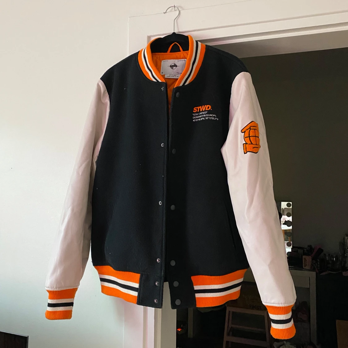 Varsity jacka från pull & bear