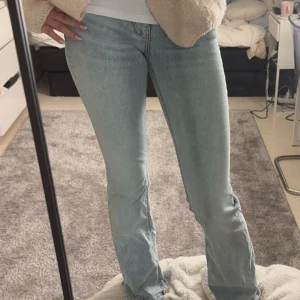 Ljusblå jeans - Ljusblå jeans från Gina i storlek 32