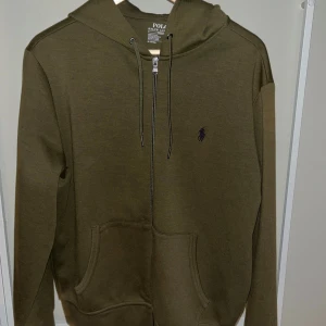  Ralph Lauren ”Hoodie - Stilren Ralph Lauren Hoodie i bra skick. Använd ett fåtal gånger. Pris kan diskuteras!
