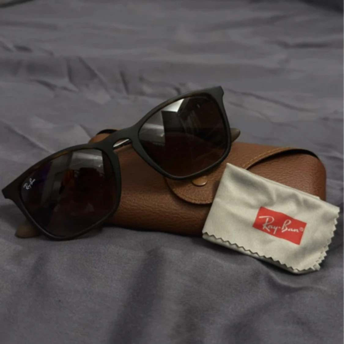 Brunsvarta solglasögon från Ray-Ban