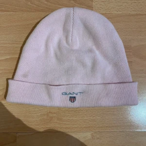 Gant mössa  - Använd 2 gånger, i bra skick 