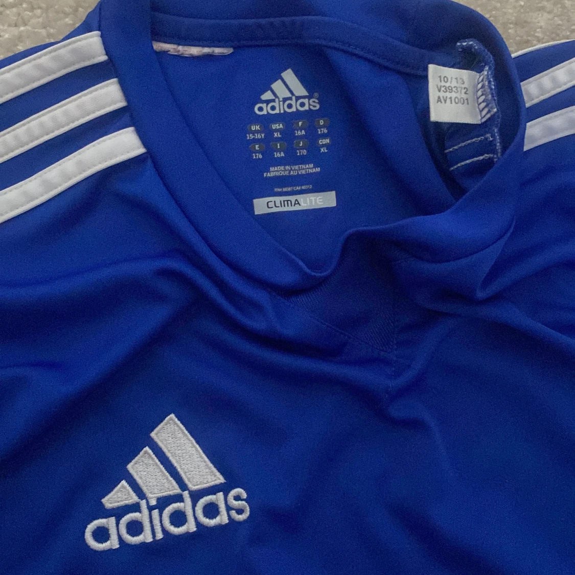 Vit Puma t-shirt och blå Adidas t-shirt - 2