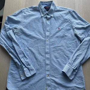 Rutig Morris skjorta  - En randig Morris skjorta i storlek M. Helt oanvänd(köpte fel storlek)