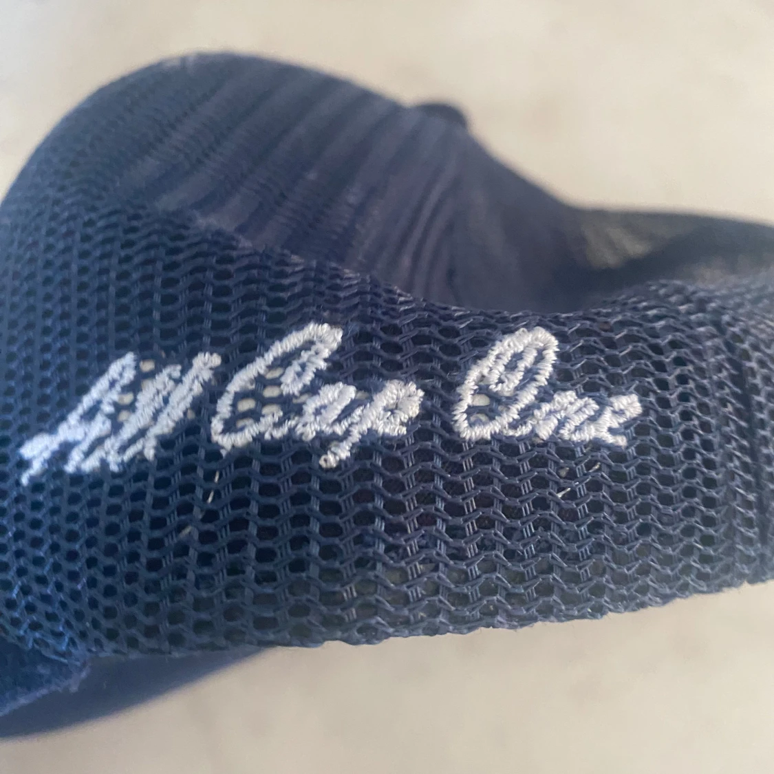 Blå keps med 500-kronorsmotiv - 1