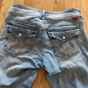 y2k jeans - jättefina jeans använt typ max 5ggr, låg midjade och bootcut