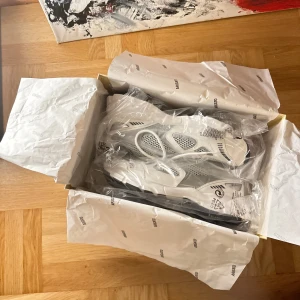 Axel Arigato Marathon Runners - Axel Arigato Marathon Runner, strl 43. Oanvända inplastade.  Nypris (3100kr)  Mitt pris (2200) Pris går att diskutera 