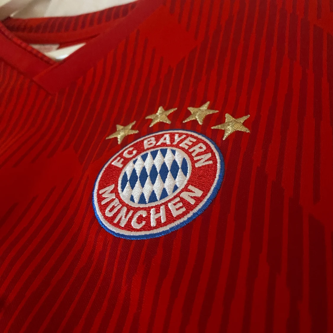 Röd Bayern München fotbollströja - 91