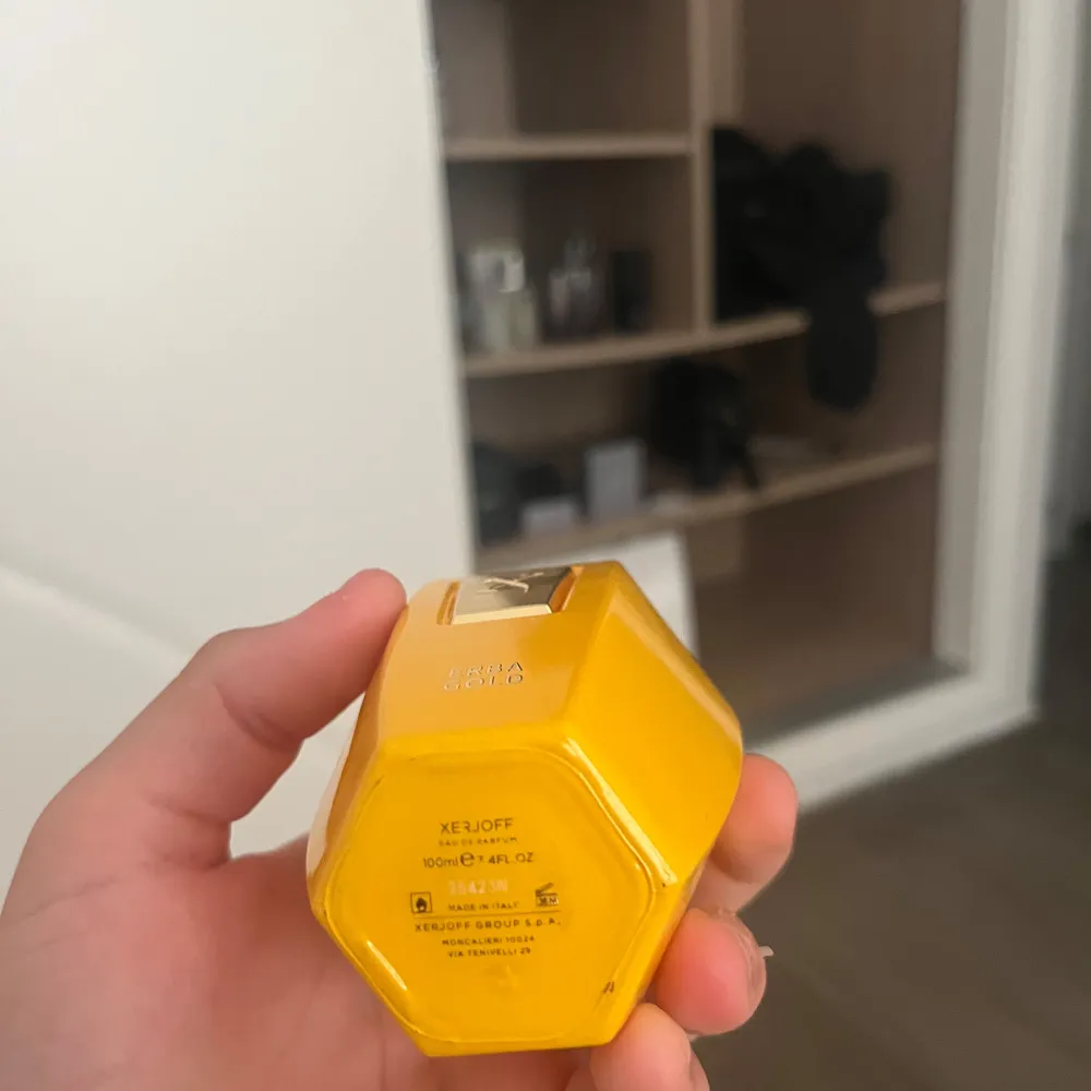 Helt ny xerjoff erba gold 100ml med full presentation såklart, den e ganska söt och fin men känner inte att den passar min personlighet så hittar inte mycket tillfällen att använda den, . Parfym.