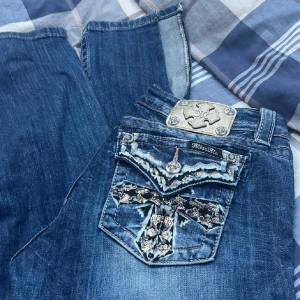Miss me jeans - Bra skick passar tyvärr inte mig, större nere vid benet med en slit! Passar s/m