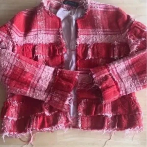 Zara frakke - Frakken er næsten ikke brugt, der er en lille plet inde i foret men ses ikke når man har frakken på❤️ tager gerne imod bud🥰