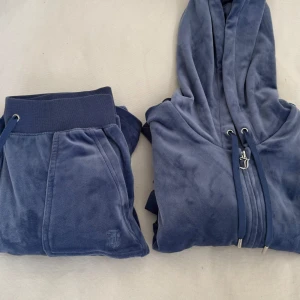 Juicy couture tracksuit - Blå juicy tracksuit. Typ aldrig använt då jag har andra!