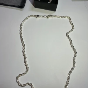 Snurrad silver kedja herr - Cordell Halsband - (925) Silverpläterad. 25 tum 45cm
