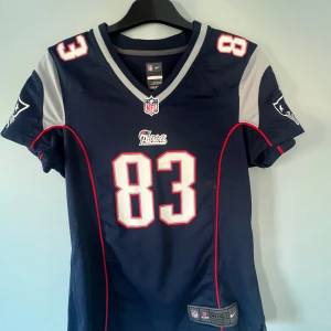 T shirt  - En fotbolls T-shirt som aldig varit använd då den är för liten på mig. Skiv om ni vill ha fler bilder. 