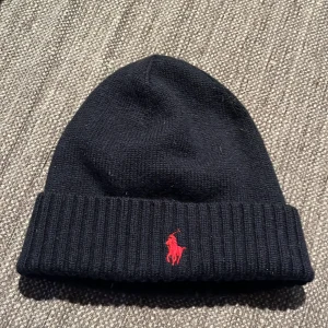 Polo Ralph Lauren - Polo mössa, mörk blå, mycket bra skick, går att pruta lite