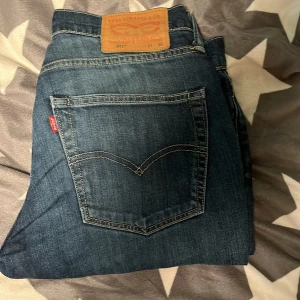 Levis jeans  - Levis jeans 👖  Billigt passa på att köpa 