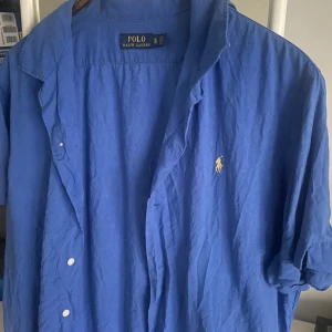 Ralph Lauren kortarmad skjorta Storlek XL - Ralph Lauren kortarmad skjorta Storlek XL knappt använd köpt på Johnells. 