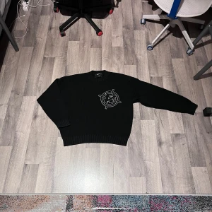 Vincity Knit wear - Säljer en skit snygg knitwear från vincity i nyskick. 9/10. Ny pris 1200kr mitt pris 600kr. Pris går diskutera. Om vid intresse eller frågor.