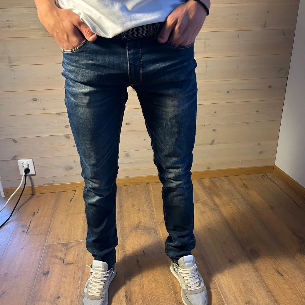 - Lindbergh, jeans  - Färg: blå  - Skick: Bra - Storlek: 30/30. Jeans & Byxor.