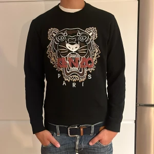 Kenzo hoodie  - Jätte bra skick nästan oanvänd, nypris 1900, mitt pris 1150, kan gå ner vid snabb affär🙏🏻