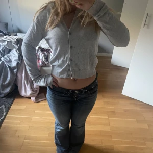 Fin kofta - Får inte användning av den däröfr säljer jag. Nyskick och jättefin passform skriv om du undrar ngt<3