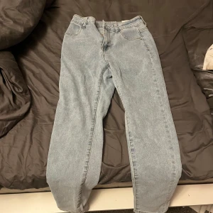 Jeans - Jeans/tights i storlek xs fast petite som aldrig används