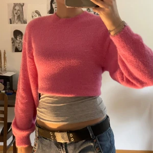 Rosa stickad tröja - Mysig croppad stickad tröja. Bra skick 💞