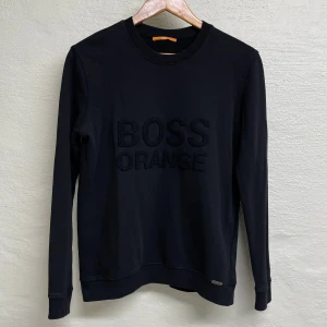 Hugo Boss - Hugo Boss tröja i storlek XS.