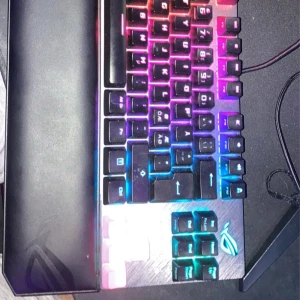 Asus rog strix  - Skriv för mer 