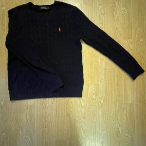 Ralph Lauren Stickad - Stickad Ralph Lauren tröja aldrig använd pågrund av det var fel storlek.