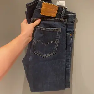 Levis 512 9/10 nyskick storlek W30 L32 pris kan diskuteras 