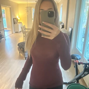 Intimissimi tröja - Säljer min fina nästan oanvända intimissimi tröja i en jättefin höstfärg💕