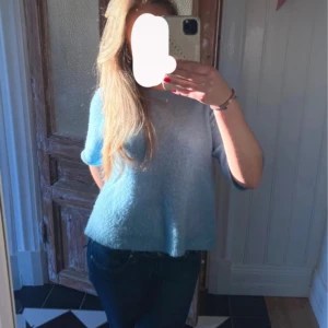 kortärmad stickad tröja - Fin stickad tröja, använd ett fåtal gånger men är i bra skick!