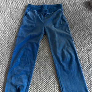 Juicy Couture Byxor - Använda men fortsatt fint skick! Strl. M Används tyvärr ej, därav säljer jag