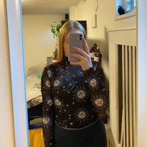 Snygg topp, s - Snygg topp, lite genomskinlig, s