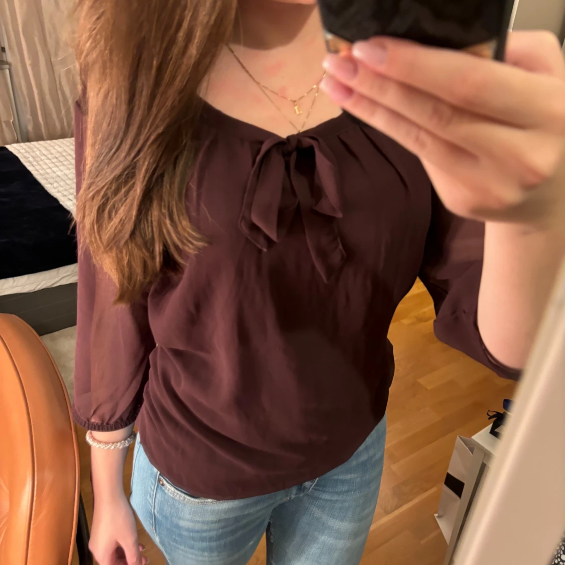 Vinröd blus med knytband - 90