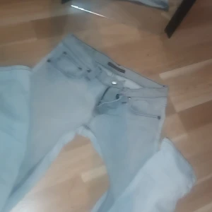 Ljusa jeans  - Bra skick använda fåtal gånger 