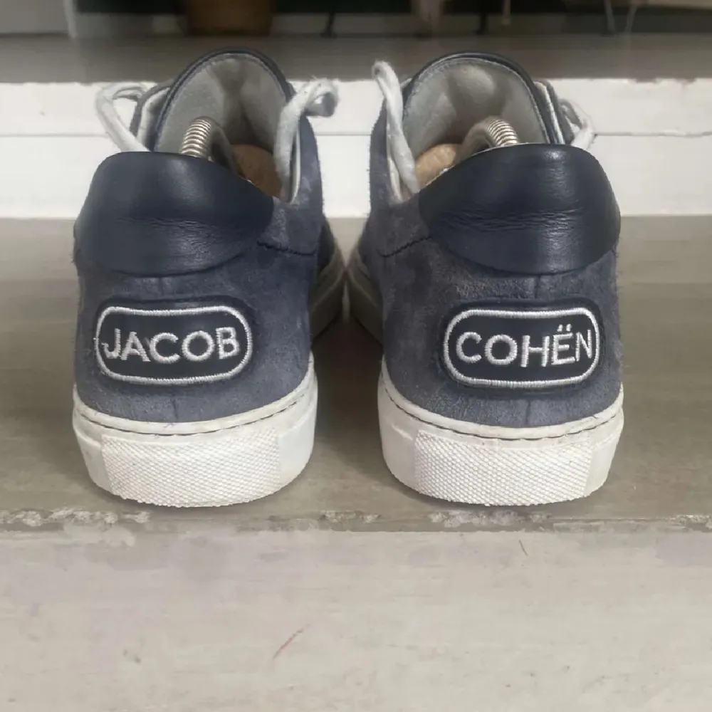 Jätte fina limited edition Jacob cohen skor ! Fint begagnat skick ! Säljes i befintligt skick ! Är 26,5 cm i innermått står 40,5 men passar större ! Priset är inte hugget i sten ! . Skor.