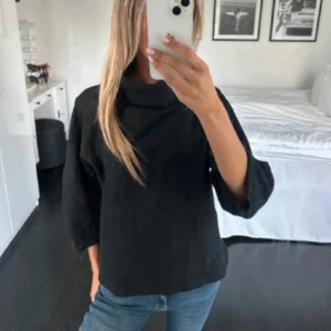 Trekvarts ärmad med mini polo  - Trekvarts ärmad med polo från cos