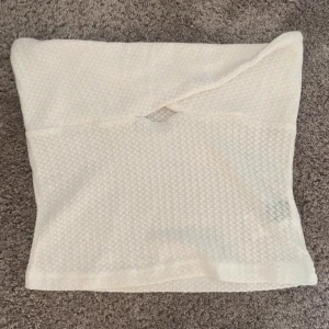 Vit tubetopp - Vit tubetopp ifrån Shein. Aldrig andvänd pga det inte var min stil. Inga defekter. Passar storlek xs-s.