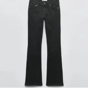 Low waist bootcut jeans - Skriv för fler bilder!