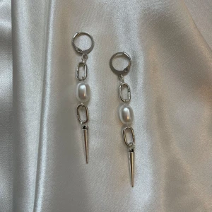 Greta earrings  - 45kr per par:) kika gärna in min profil där jag säljer en massa andra smycken i liknande stil🌸